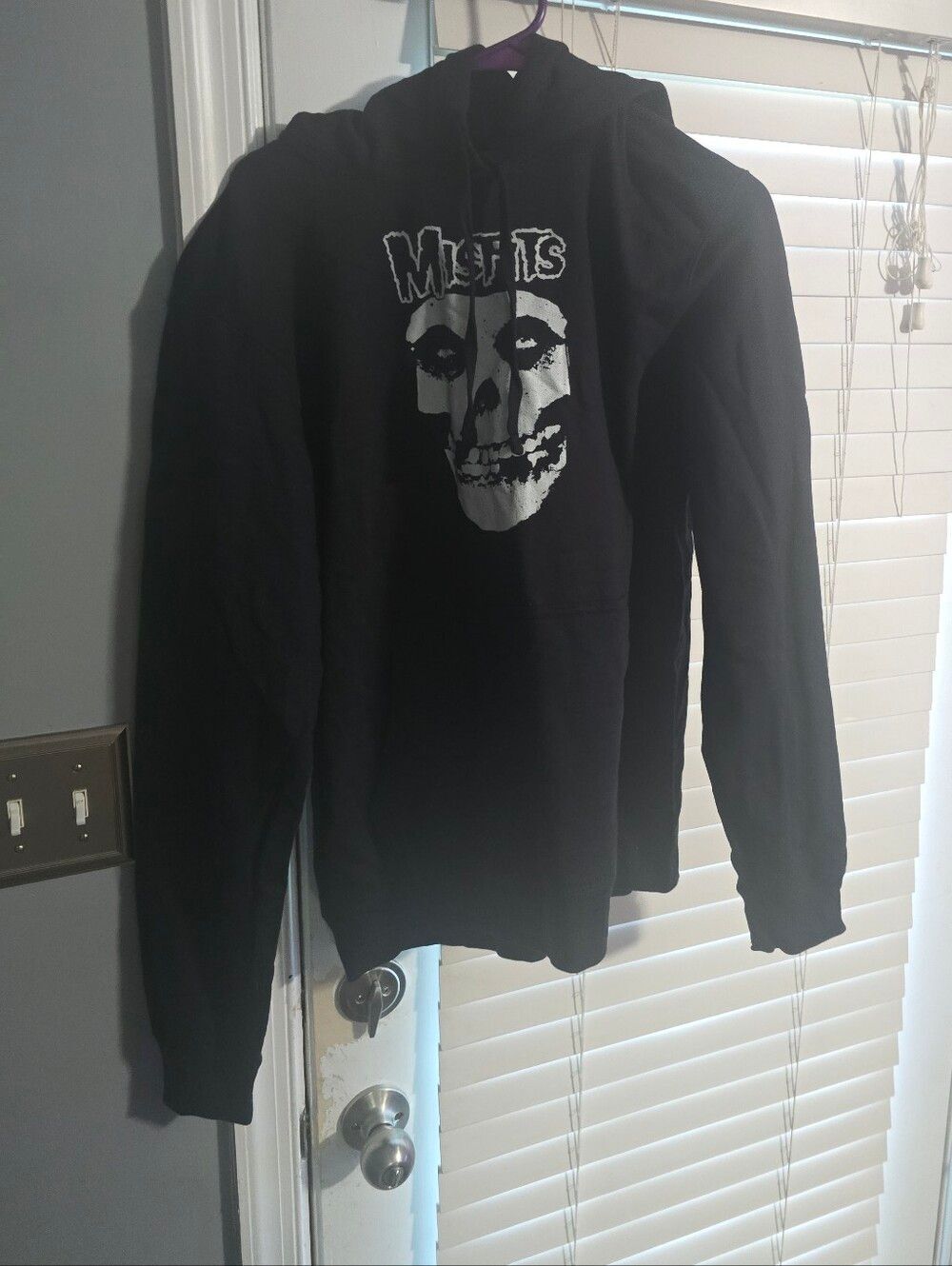 Misfits Port and Company Black Hoodie with White Skull Graphic Mens Medium